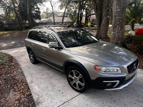 Used 2015 Volvo XC70 T6 Platinum image 2