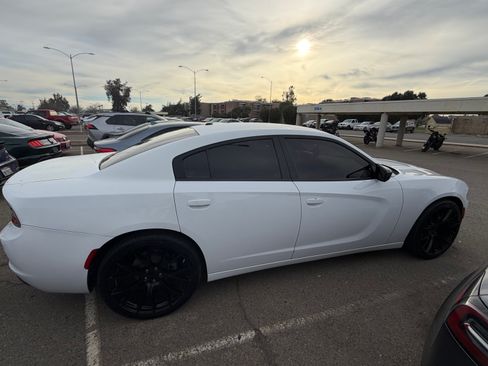 Used 2022 Dodge Charger SXT image 1