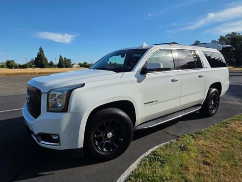 Used 2017 GMC Yukon XL SLT AWD/4WD image 2