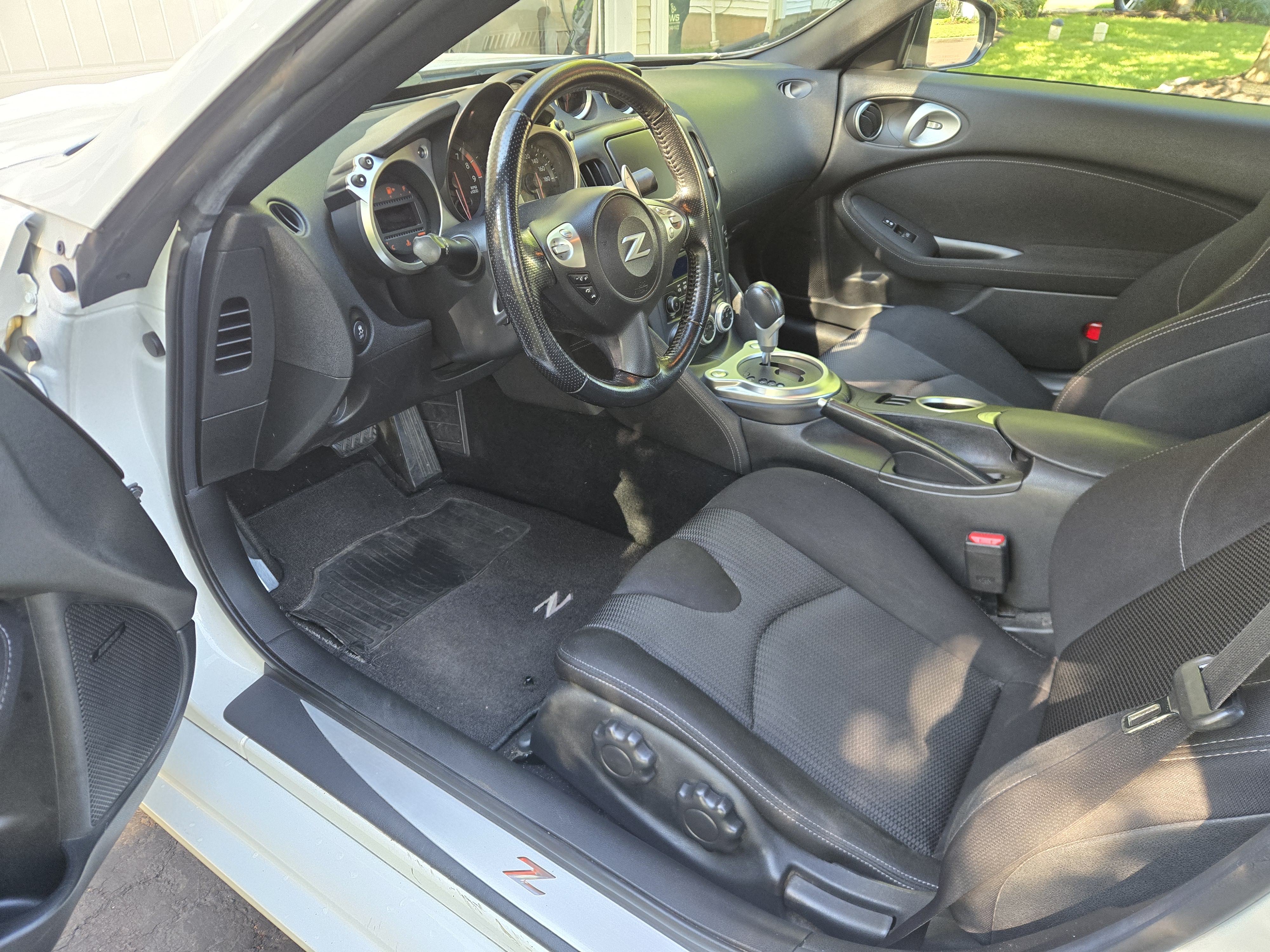 Used 2016 Nissan 370Z Coupe RWD image 16