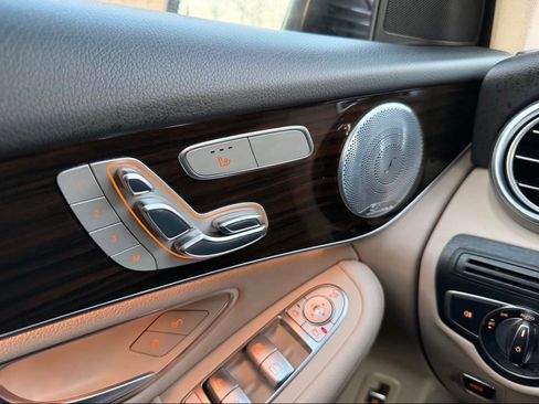 Used 2017 Mercedes-Benz GLC 300 4MATIC image 12