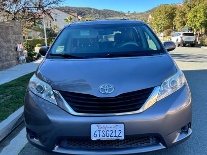 Used 2011 Toyota Sienna LE w/ Towing Pkg