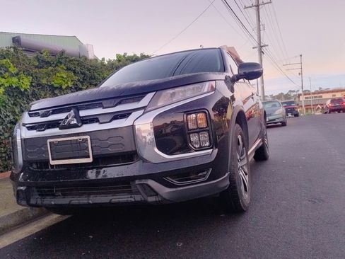 Used 2020 Mitsubishi Outlander Sport SE image 2