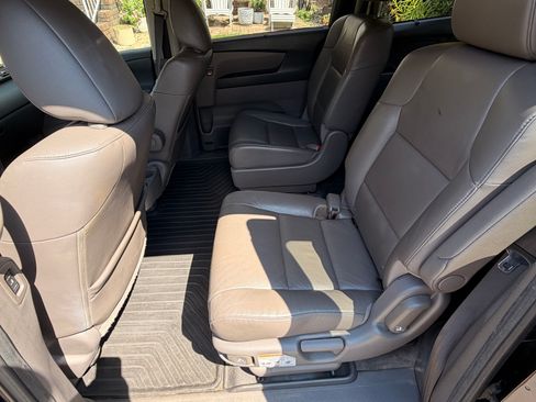 Used 2014 Honda Odyssey Touring Elite image 12
