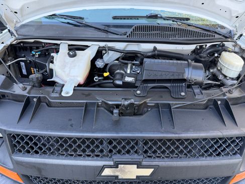 Used 2017 Chevrolet Express 2500 image 10