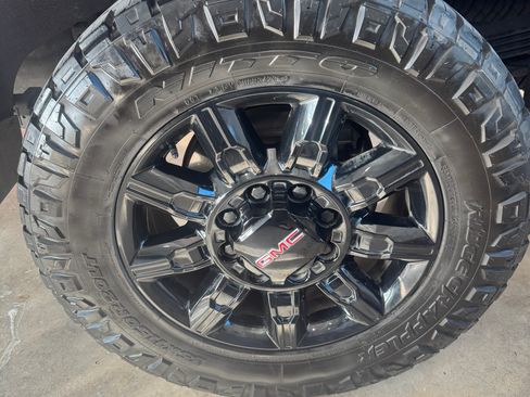 Used 2024 GMC Sierra 2500 AT4 w/ Technology Package image 17