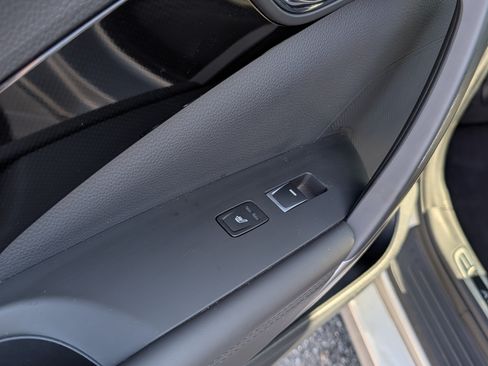 Used 2016 Hyundai Azera image 17