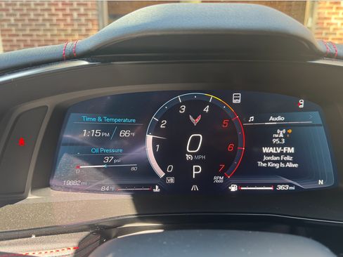 Used 2021 Chevrolet Corvette Stingray Preferred Cpe w/ Z51 Performance Package image 9