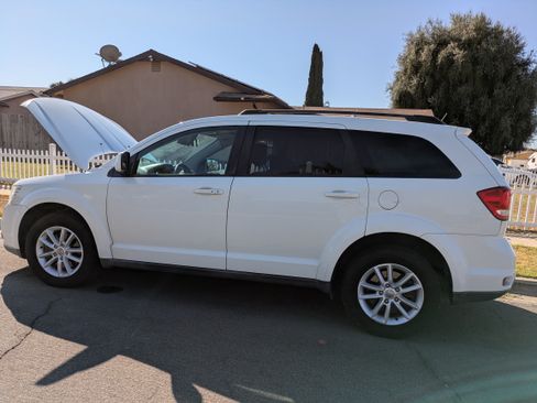 Used 2013 Dodge Journey SXT w/ Flexible Seating Group image 2