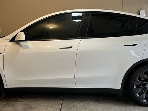 Used 2023 Tesla Model Y Performance image 6