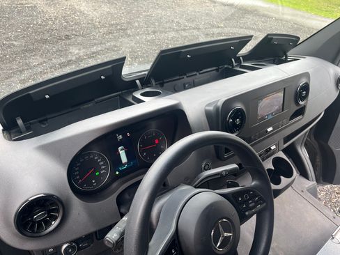 Used 2021 Mercedes-Benz Sprinter 2500 image 16