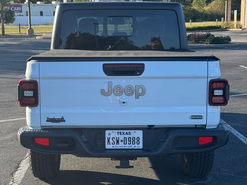 Used 2020 Jeep Gladiator Overland AWD/4WD image 5