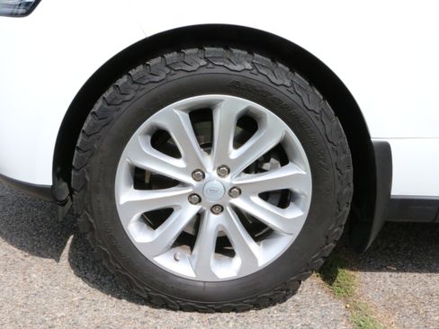 Used 2017 Land Rover Range Rover HSE image 8