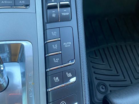 Used 2015 Porsche Panamera image 12