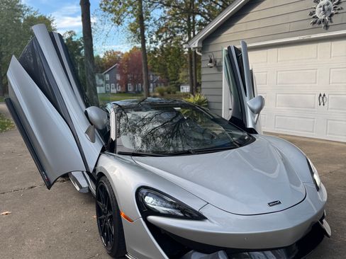 Used 2019 McLaren 570S Spider Convertible 2D image 10