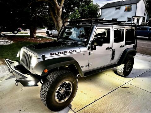 Used 2016 Jeep Wrangler Unlimited Rubicon w/ Connectivity Group image 2