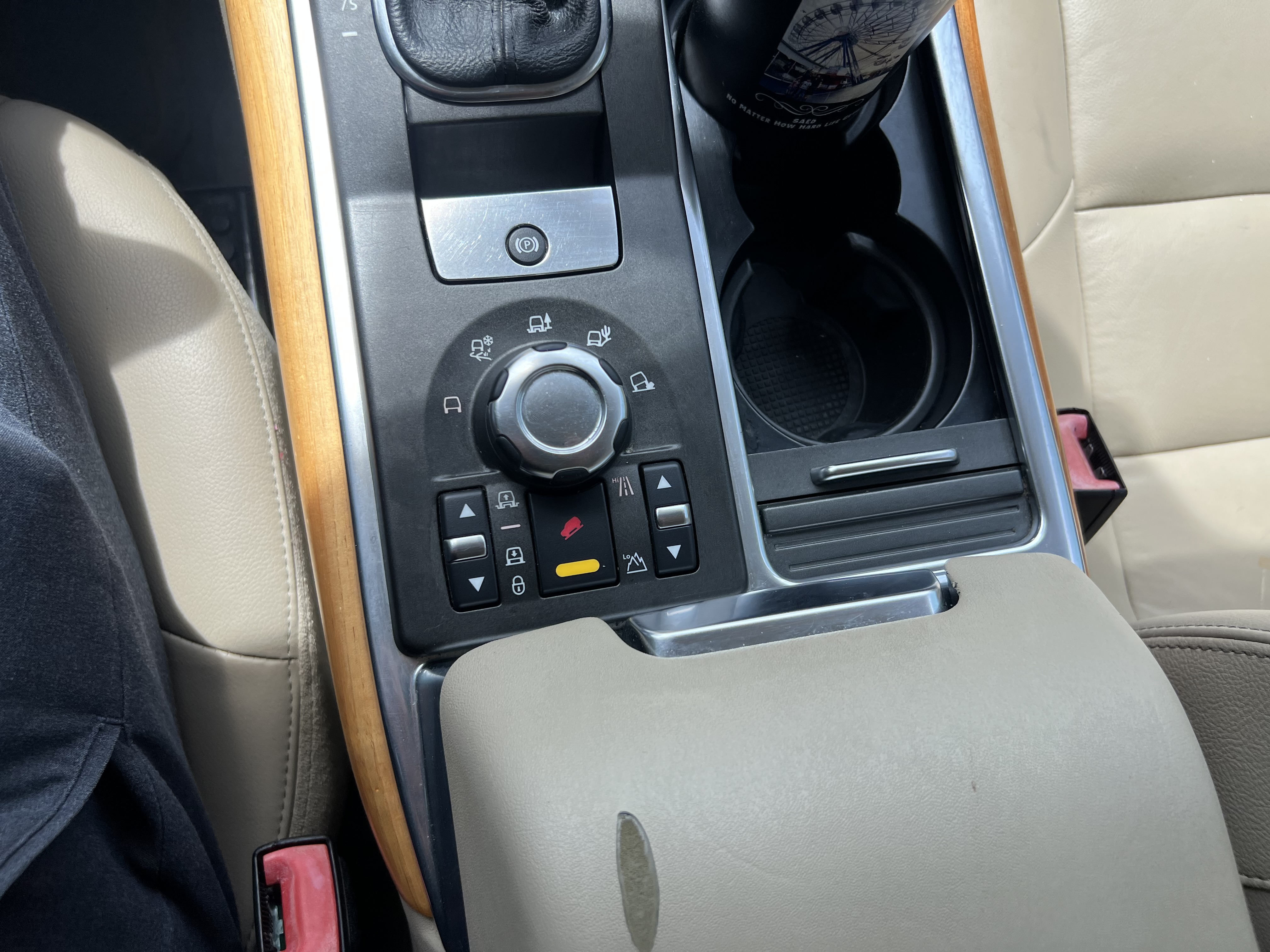 Used 2011 Land Rover Range Rover Sport HSE AWD/4WD image 22