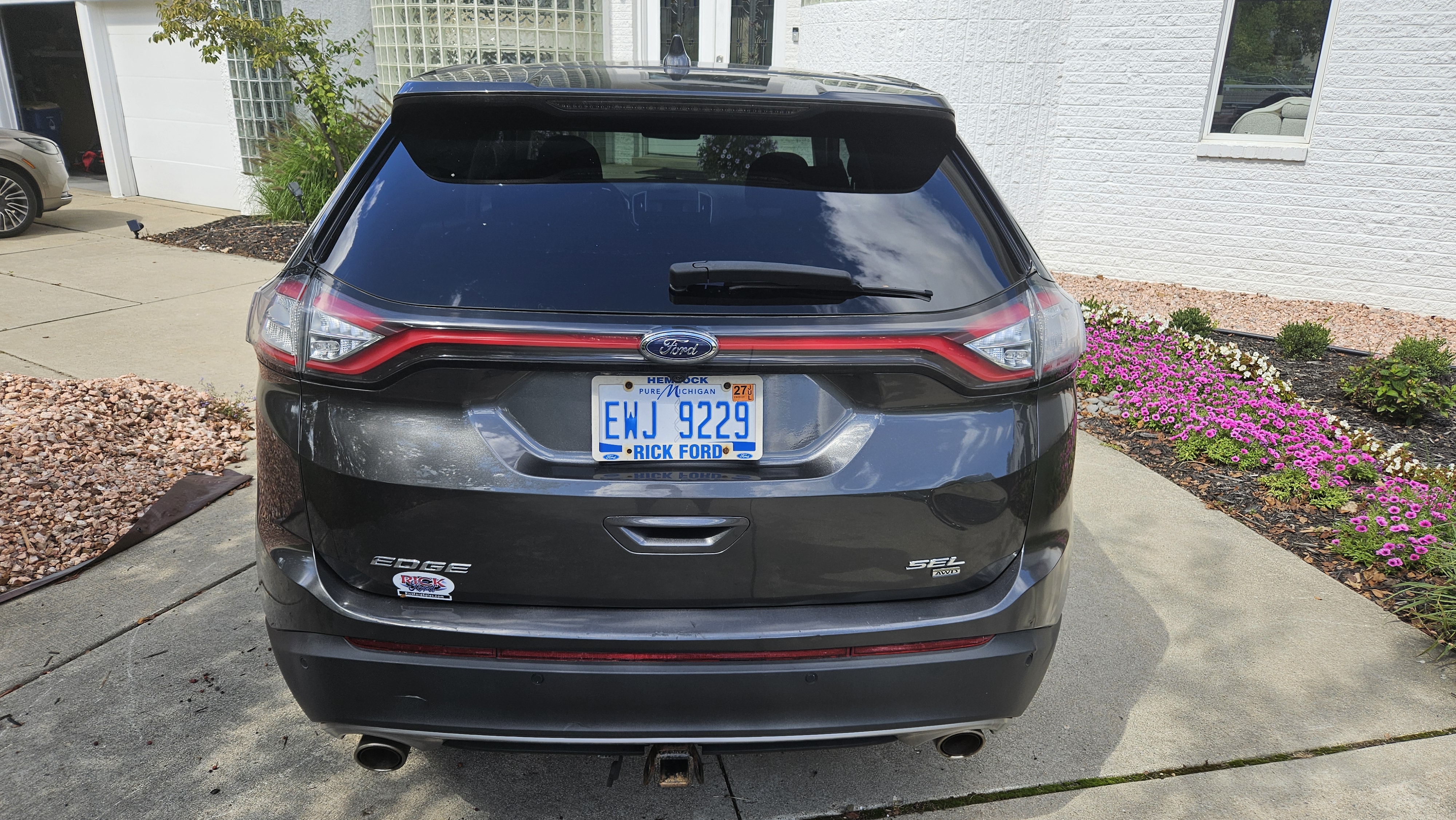 Used 2018 Ford Edge SEL w/ Class II Trailer Tow Package AWD/4WD image 13