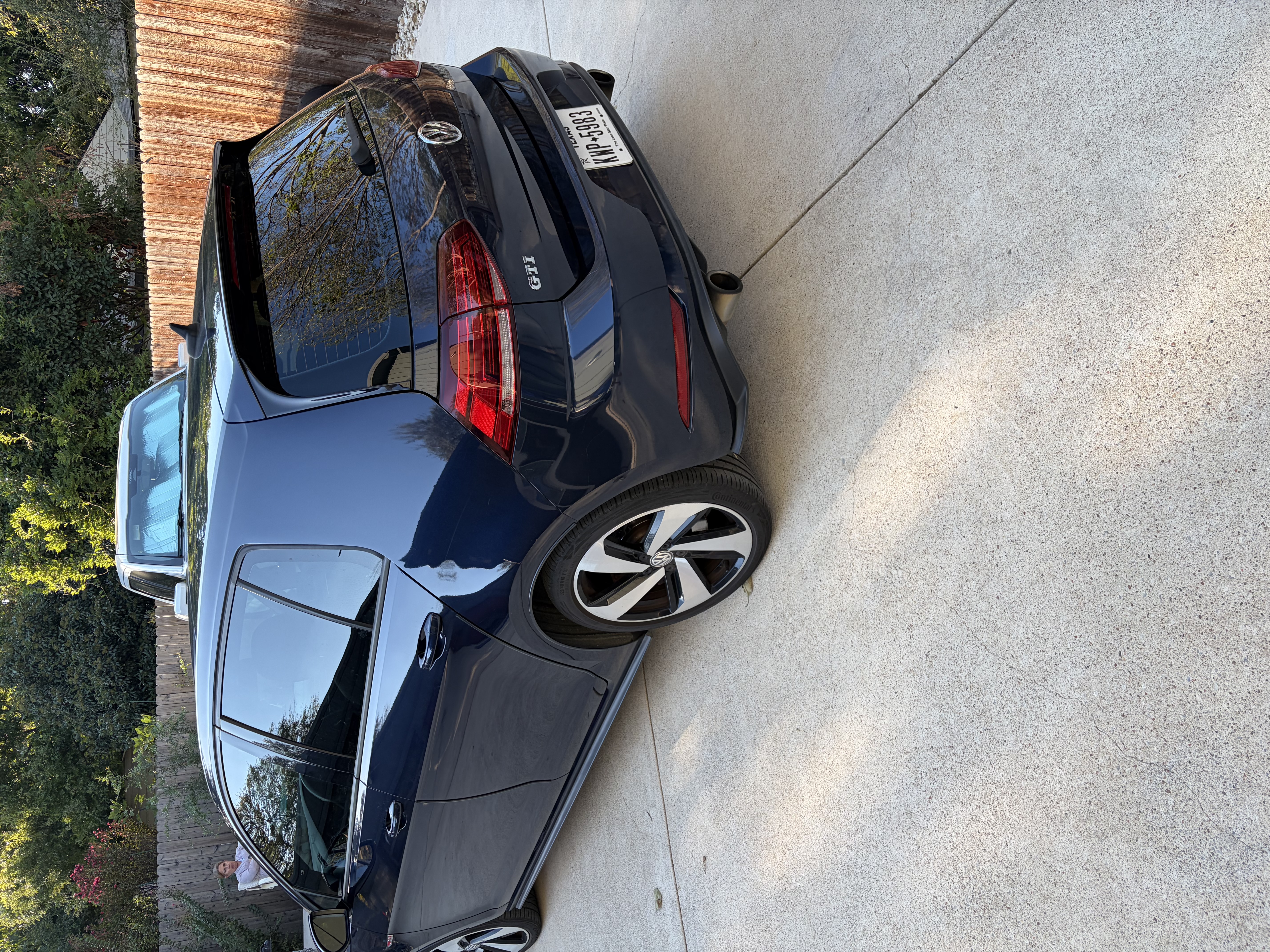 Used 2018 Volkswagen GTI SE w/ SE Leather Package FWD image 10