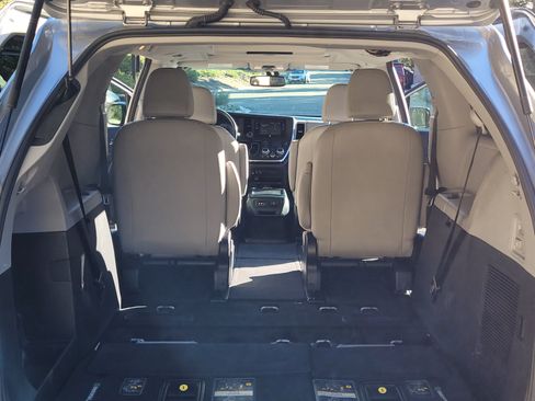 Used 2015 Toyota Sienna Limited Premium image 17