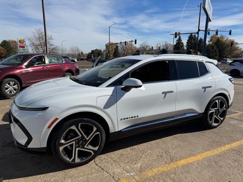 Used 2025 Chevrolet Equinox EV LT w/ Convenience Package II image 12