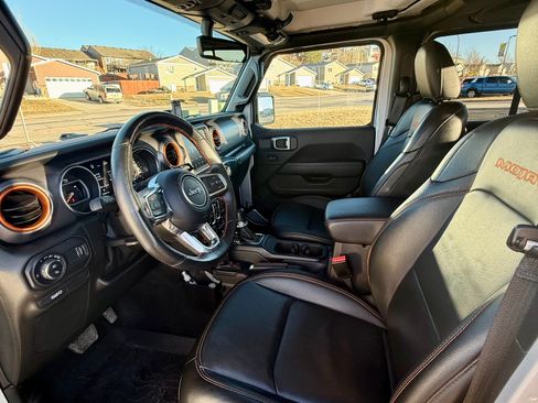Used 2023 Jeep Gladiator Mojave w/ Cold Weather Group image 9