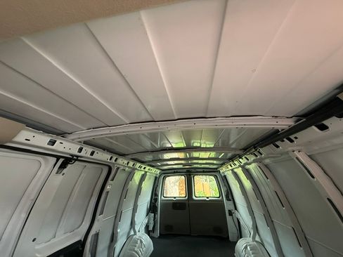 Used 2014 Chevrolet Express 2500 Extended RWD image 17