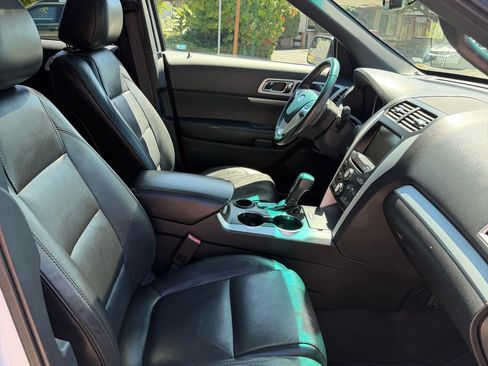Used 2015 Ford Explorer XLT w/ Equipment Group 202A FWD image 6