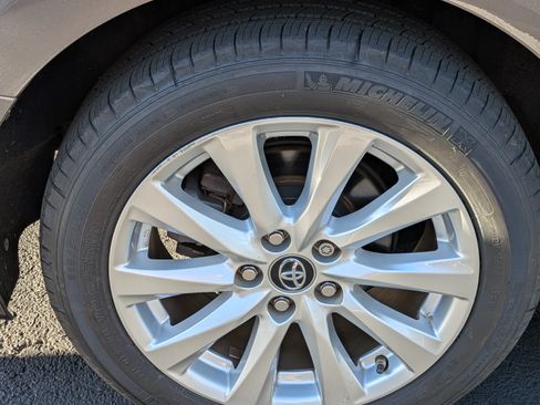 Used 2018 Toyota Camry LE image 18