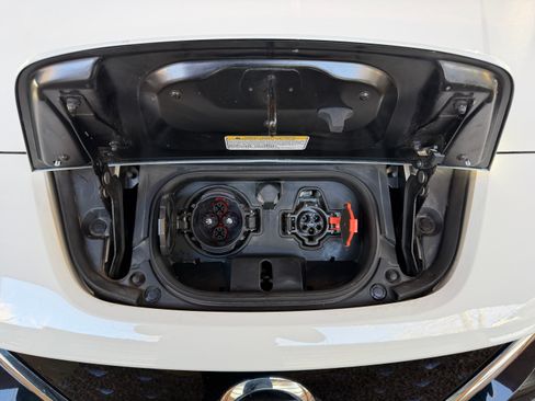 Used 2022 Nissan Leaf S image 17