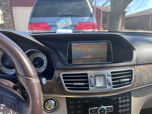 Used 2014 Mercedes-Benz E 350 4MATIC Sedan image 11