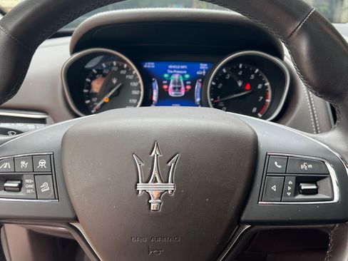 Used 2019 Maserati Levante GranLusso AWD/4WD image 14