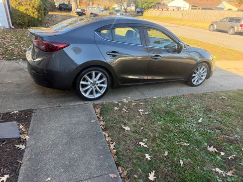 Used 2017 MAZDA MAZDA3 Grand Touring image 2