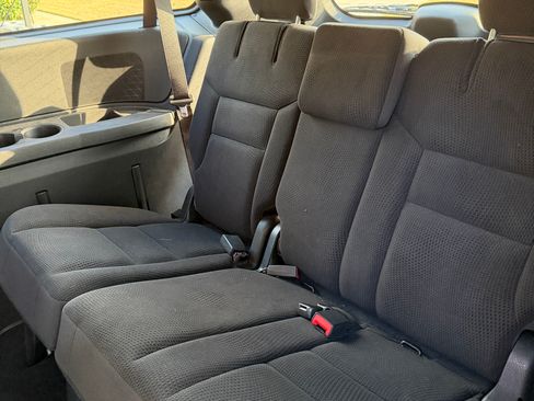 Used 2018 Dodge Grand Caravan SE FWD image 23