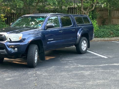 Used 2012 Toyota Tacoma 4x4 Double Cab w/ SR5 Pkg image 26