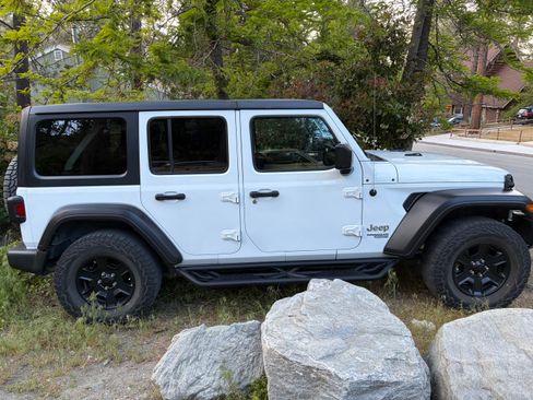 Used 2019 Jeep Wrangler Unlimited Sport S AWD/4WD image 4