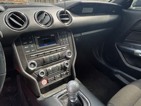 Used 2016 Ford Mustang Coupe RWD image 9