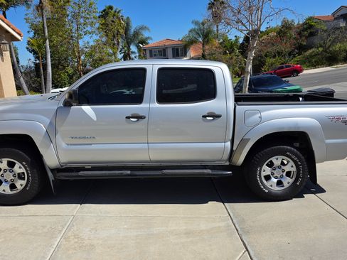 Used 2011 Toyota Tacoma PreRunner w/ TRD Off-Road Pkg w/JBL Audio image 5