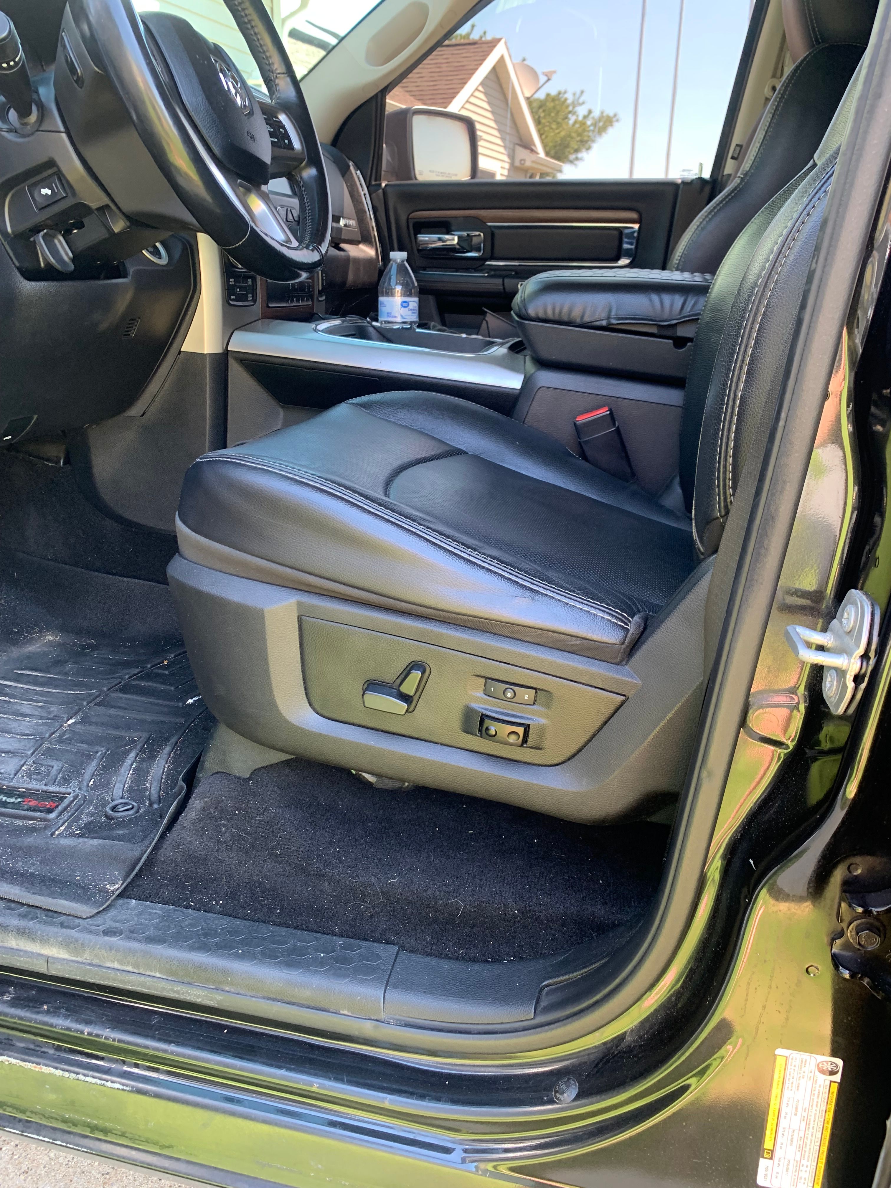 Used 2017 RAM 1500 Laramie w/ Convenience Group AWD/4WD image 24