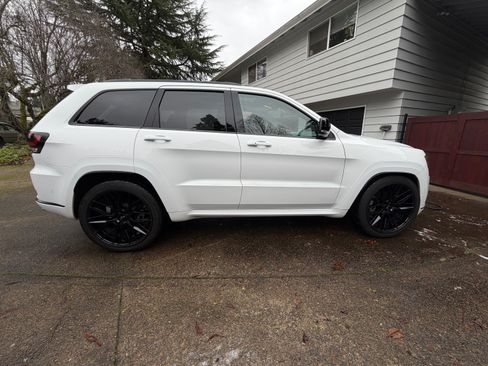 Used 2020 Jeep Grand Cherokee Limited X image 25