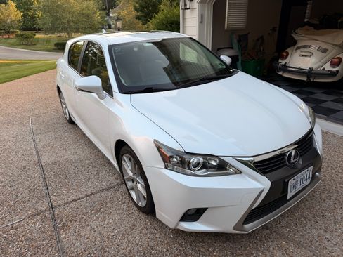 Used 2015 Lexus CT 200h w/ Navigation Package FWD image 6