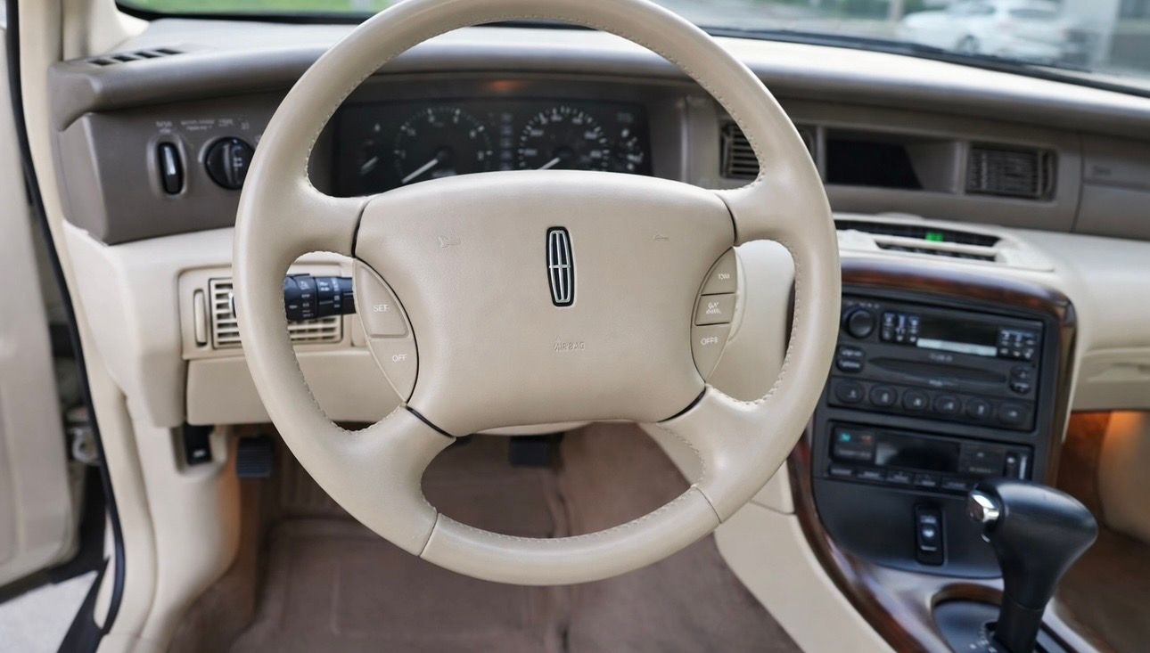 Used 1998 Lincoln Mark VIII LSC RWD image 5