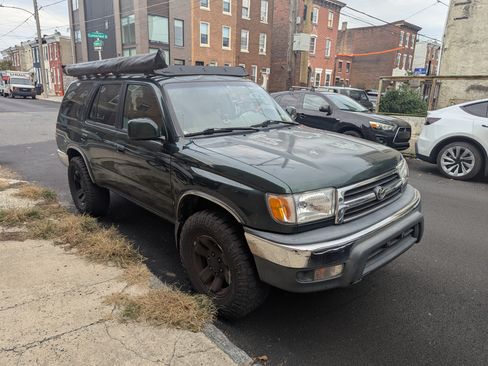 Used 2000 Toyota 4Runner SR5 image 1
