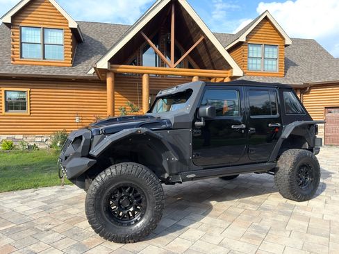 Used 2015 Jeep Wrangler Unlimited Rubicon AWD/4WD image 1