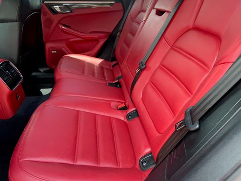 Used 2020 Porsche Macan Turbo image 23