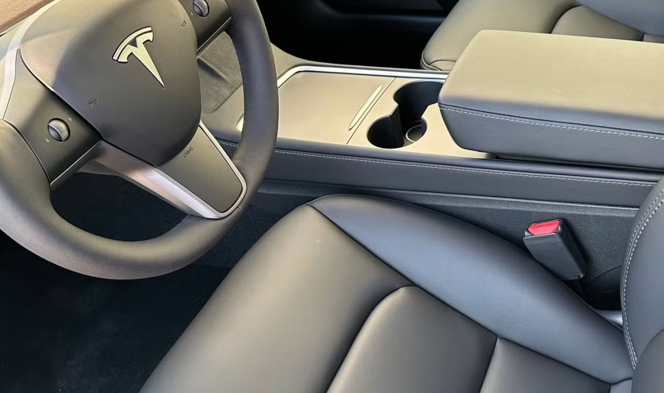 Used 2023 Tesla Model 3 Standard Range RWD image 5