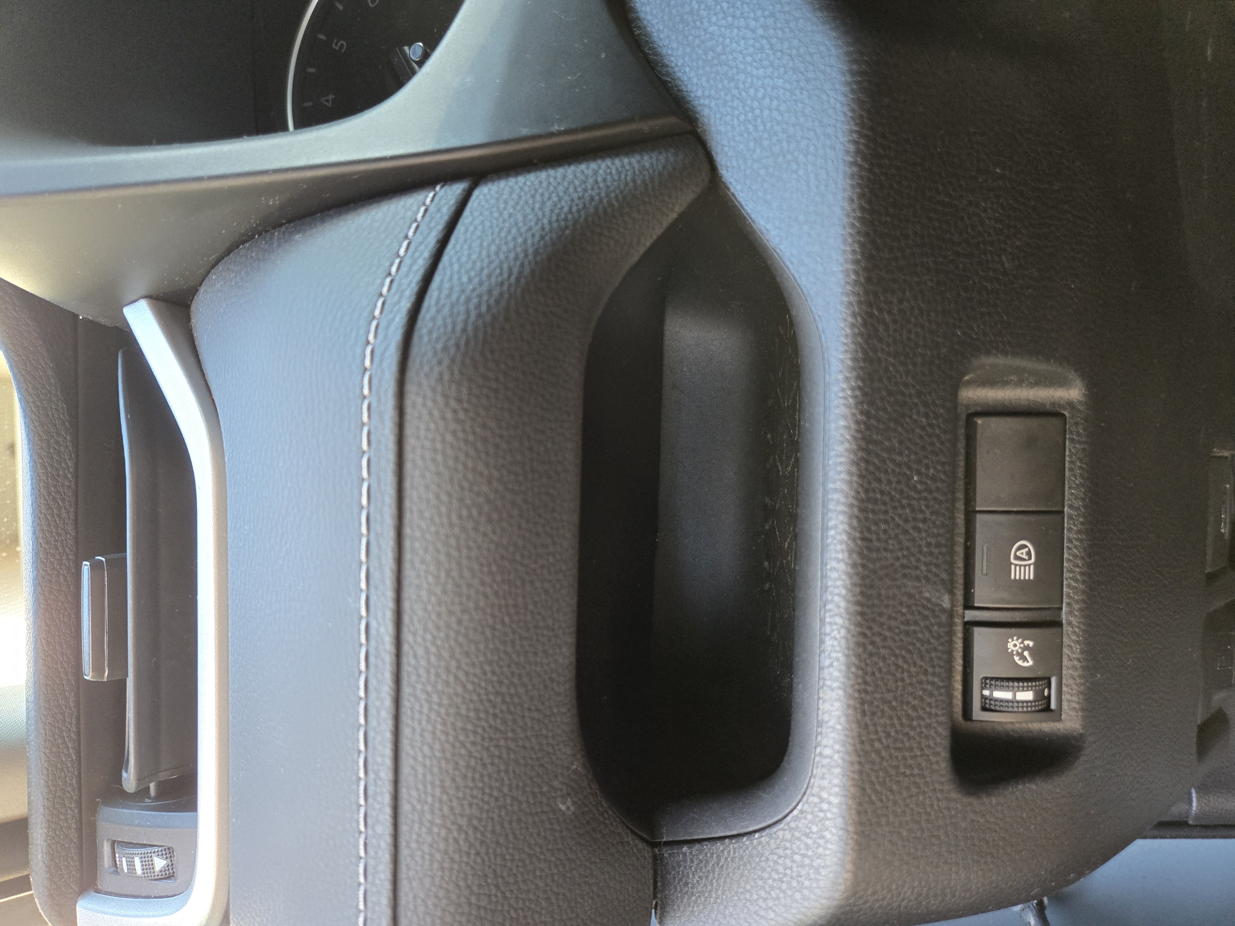 Used 2022 Toyota RAV4 XLE AWD/4WD image 22