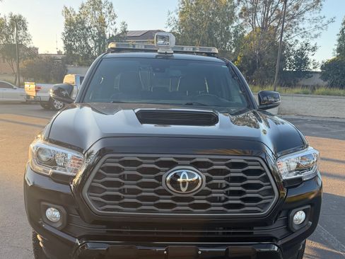 Used 2021 Toyota Tacoma TRD Sport w/ Technology Package image 18