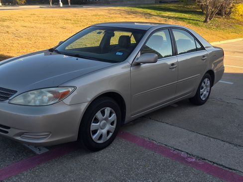 Used 2004 Toyota Camry LE image 1