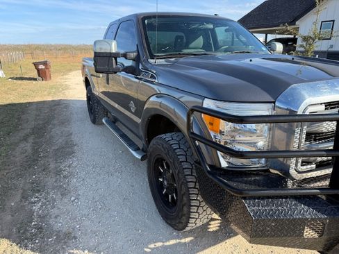 Used 2011 Ford F250 XLT w/ XLT Interior Pkg image 2